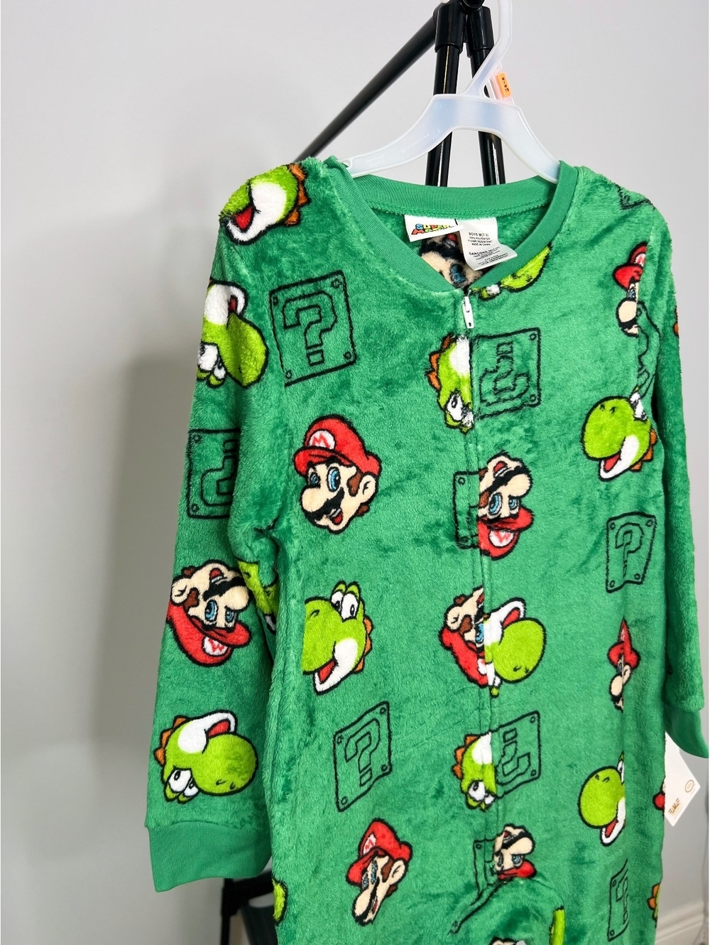 Super Mario Yoshi Boys Plush Fleece One Piece Pajamas NWT Size 7/8 Green - Picture 3 of 7